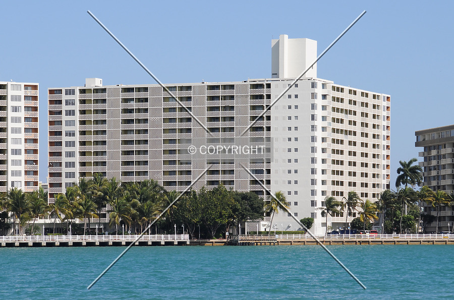 Southgate Towers South by Jorge Molina