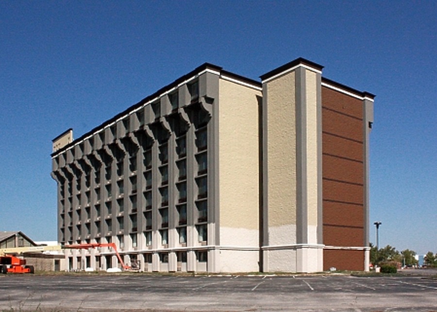 Holiday Inn - Airport West / Earth City by Ryan Hildebrand