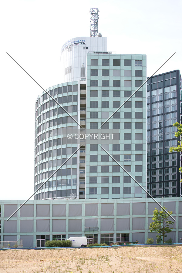 Taunus Tower by Nephilim