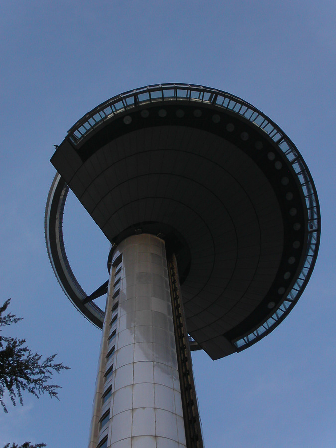 El Faro de Moncloa by Cesar Serrano