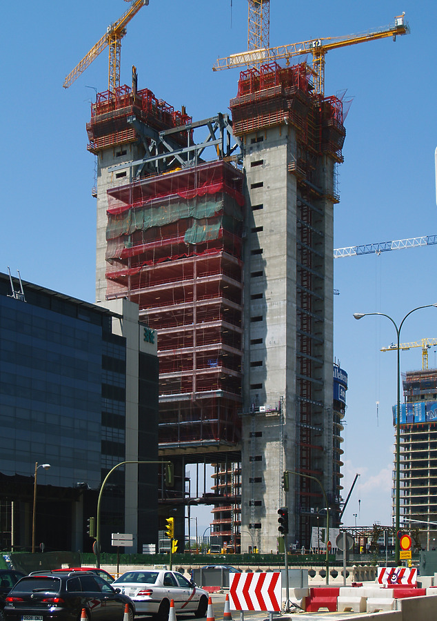 Torre Caja Madrid by Cesar Serrano