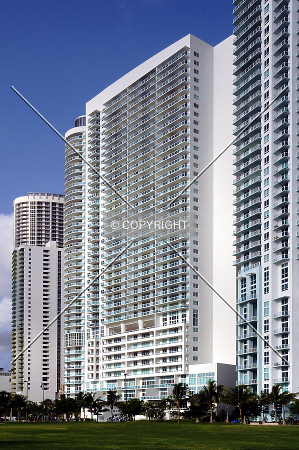 1800 Club by Jorge Molina