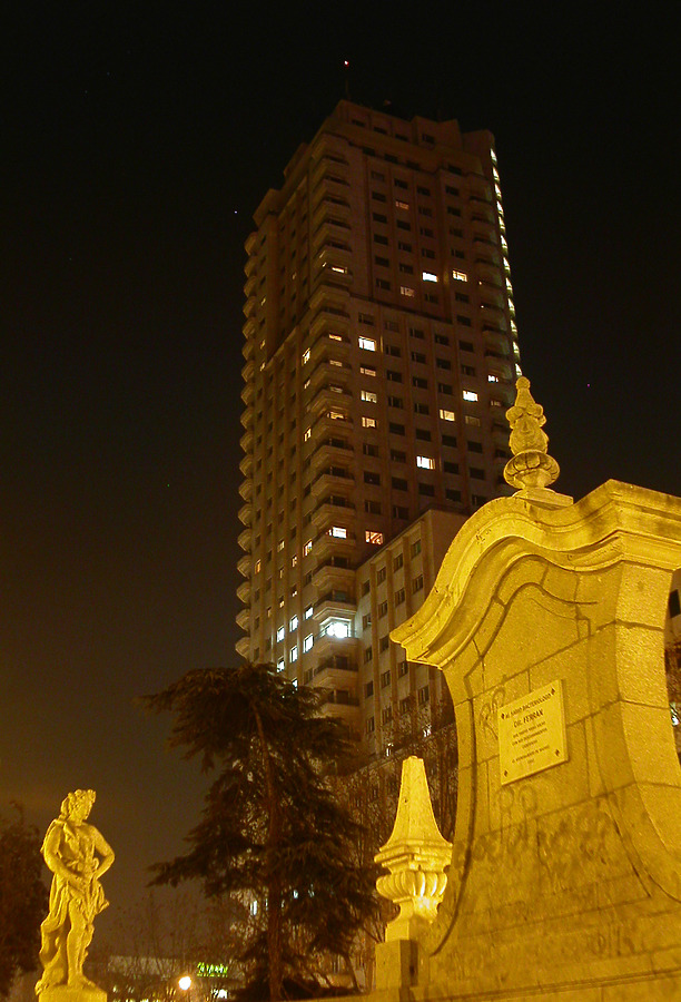 Torre de Madrid by Cesar Serrano