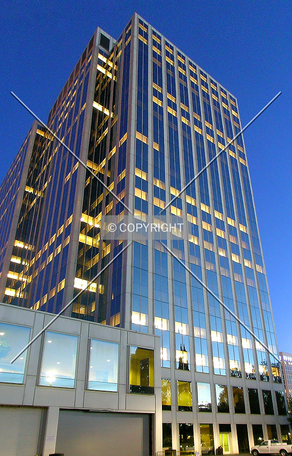 Lloyd Center Tower by Serdica