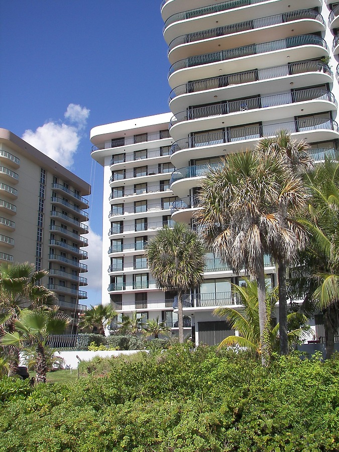 Champlain Towers North Photo 622937697 Stock Image SKYDB