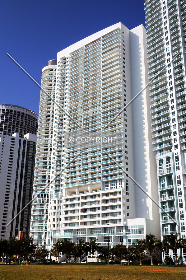 1800 Club by Jorge Molina