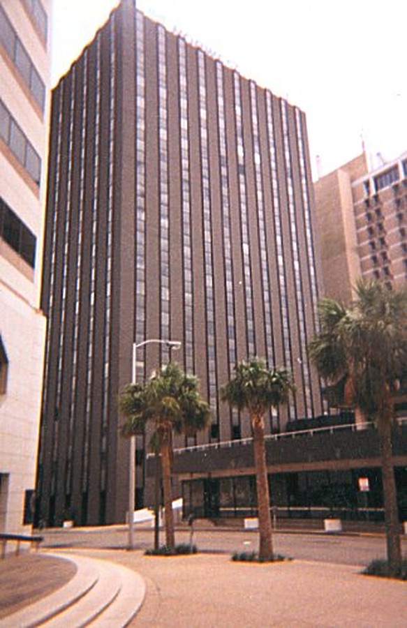 Wells Fargo Tower by Kevin Lehnhardt