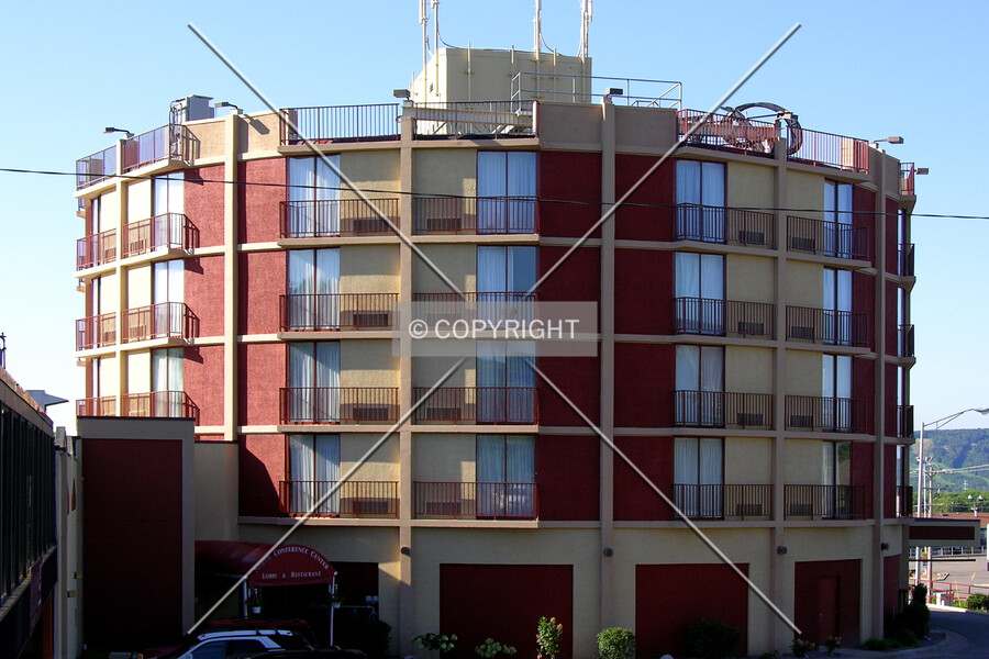 The Plaza Hotel & Suites