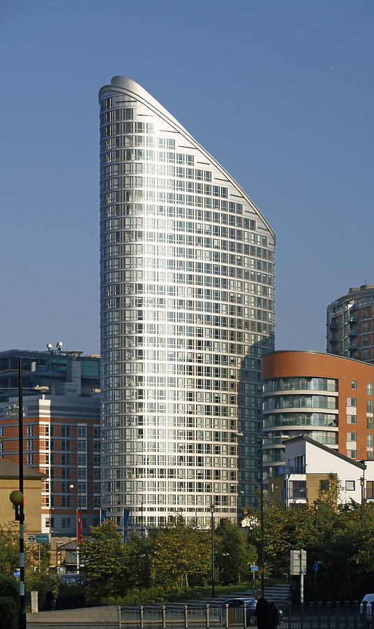 Ontario Tower by Cesar Serrano
