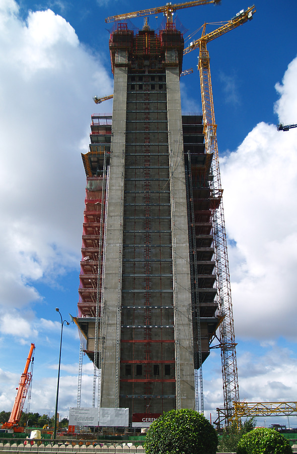 Torre Caja Madrid by Cesar Serrano
