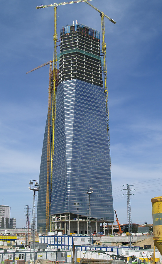 Torre de Cristal by Cesar Serrano