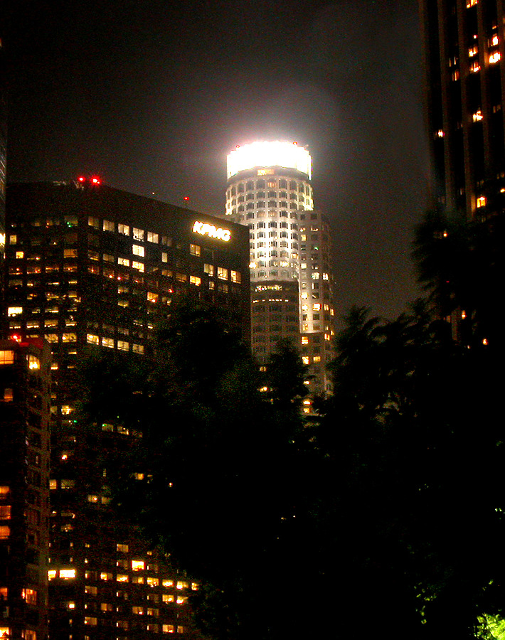 US Bank Tower by Jim Schwartz