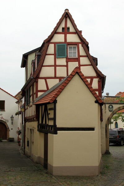 Hauptstraße 11
