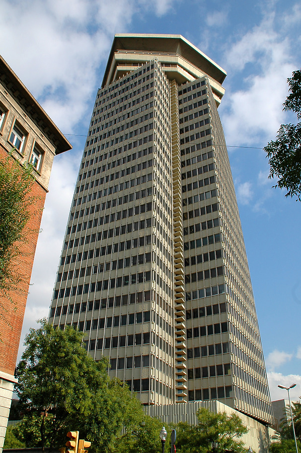 Edificio Colón by John Bek