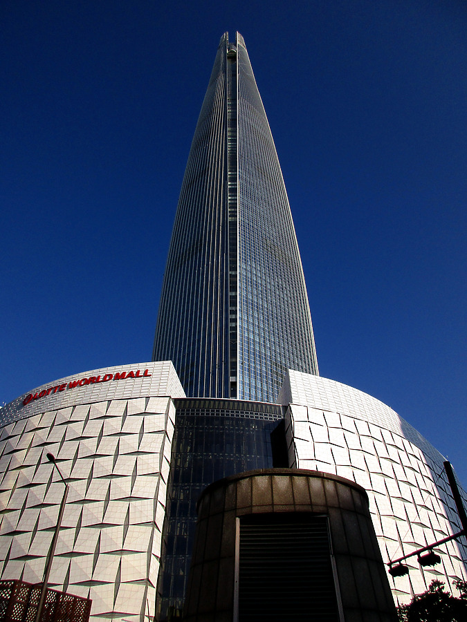 Lotte World Tower by Daniel Kieckhefer