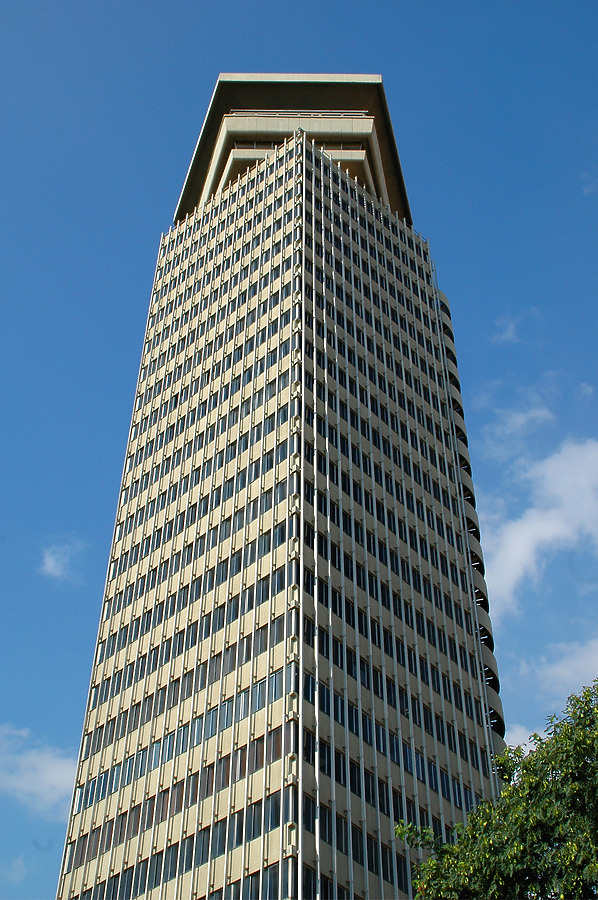 Edificio Colón by John Bek