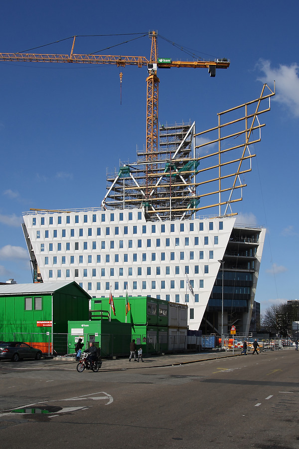 Stadskantoor Leyweg by Michiel van Dijk