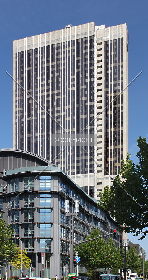 Frankfurter Büro Center by Emmanuel D.
