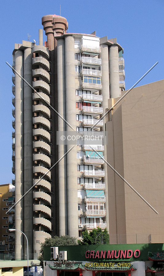 Edificio los Manantiales I by Risto Vähi