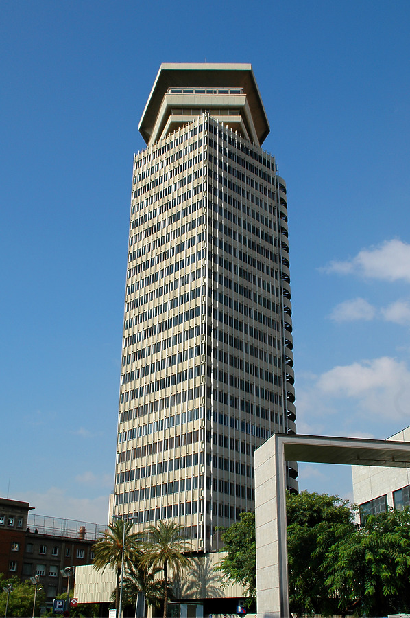 Edificio Colón by John Bek