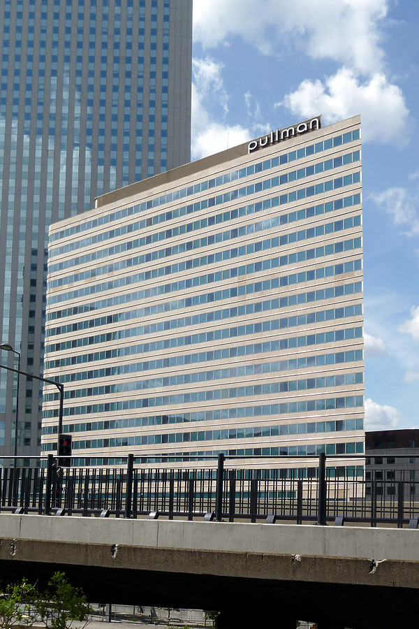 Hôtel Pullman Paris La Défense by Nate Lindsey