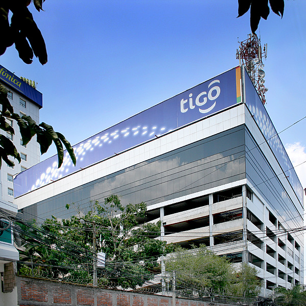 Edificio Tigo by Jim Schwartz