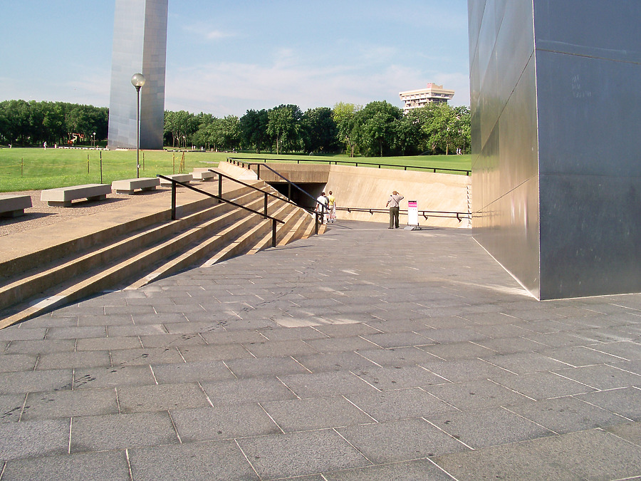 Gateway Arch by Ryan Hildebrand