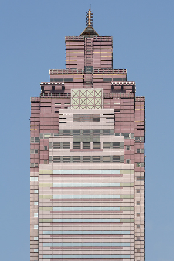 Shin Kong Life Tower by Michiel van Dijk