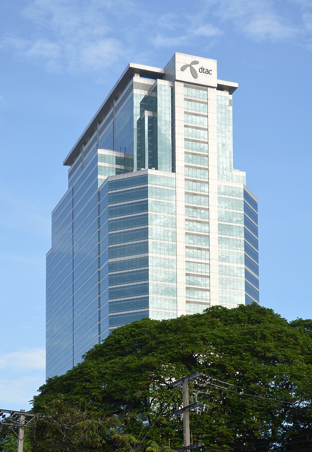 Chamchuri Office Tower by Huopa