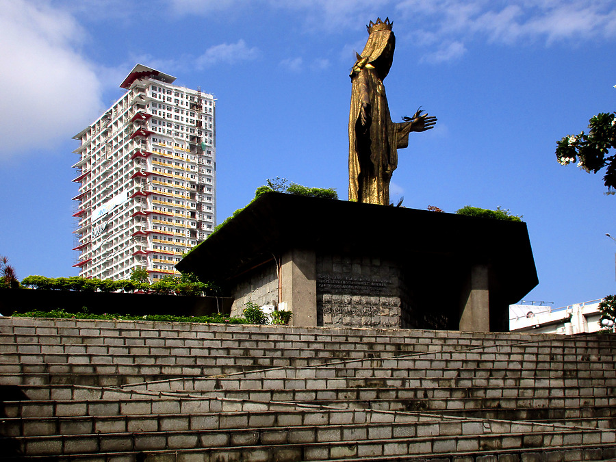EDSA Shrine by Daniel Kieckhefer