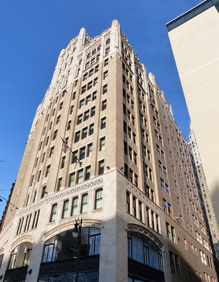 Metropolitan Building Photo 636-908-573 - Stock Image - Skydb