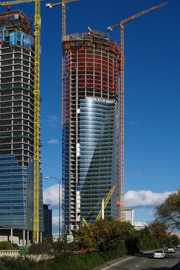Torre Espacio by Cesar Serrano