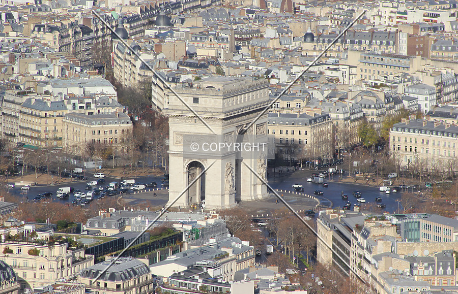 Arc de Triomphe by Florian Barbier