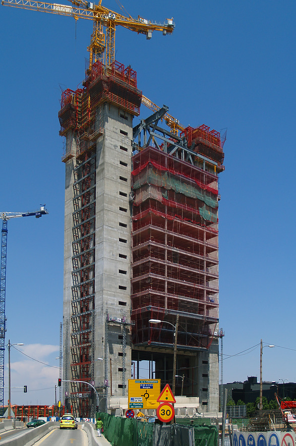 Torre Caja Madrid by Cesar Serrano