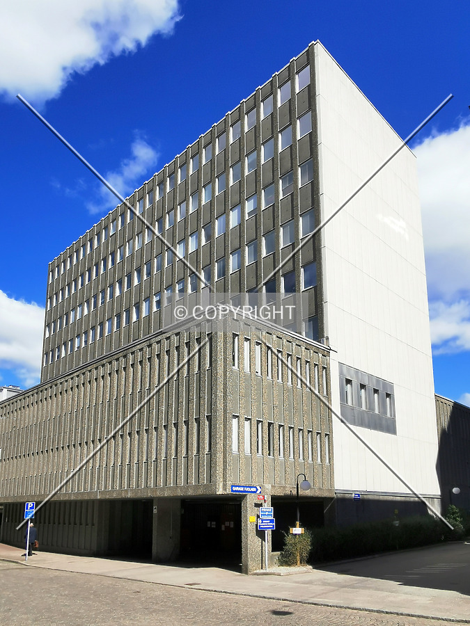 Polishuset by Robin Spetz