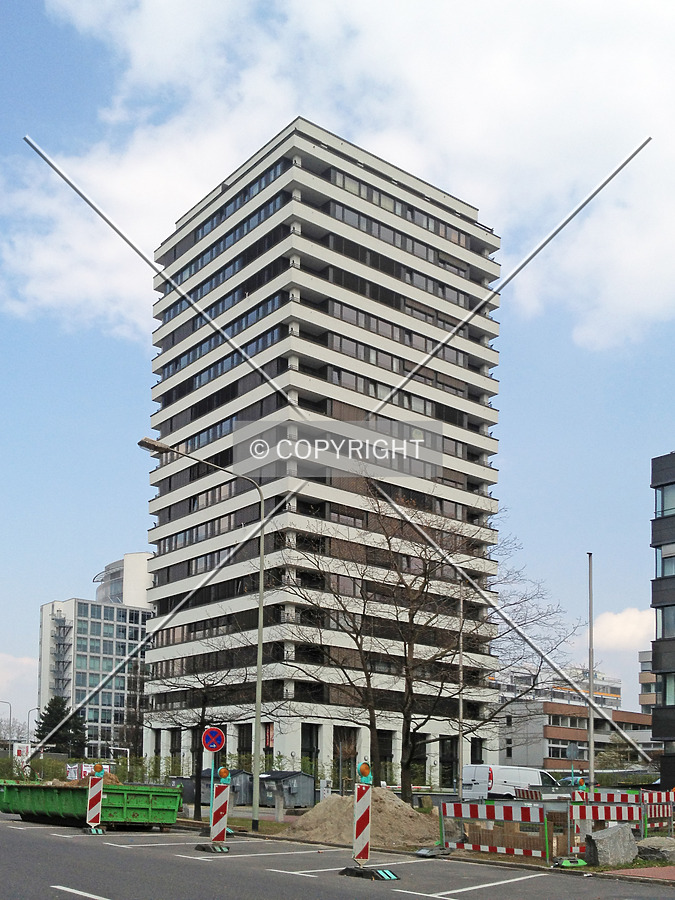 Lyoner Straße 19 by Nephilim