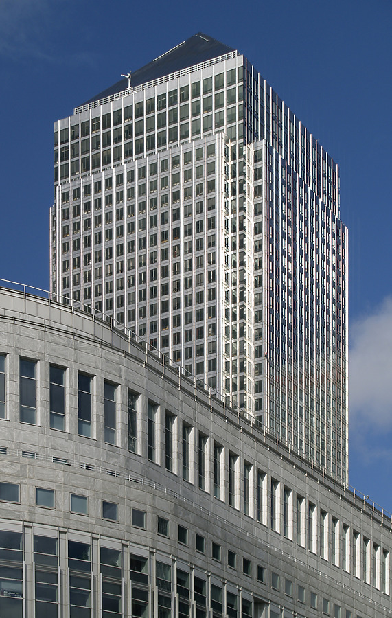 One Canada Square by Cesar Serrano