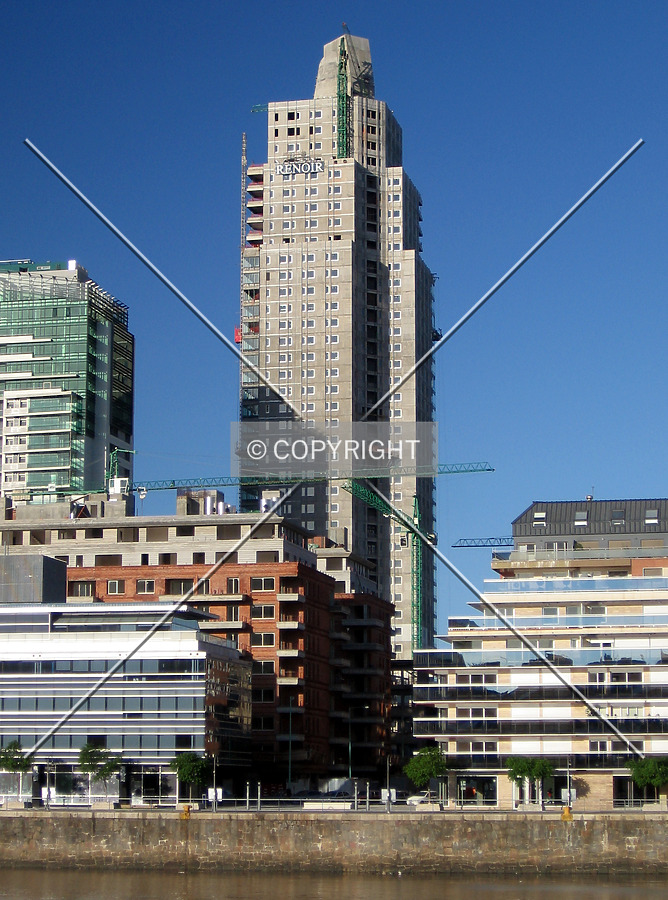 Torre Renoir 1 by Maximiliano Buono