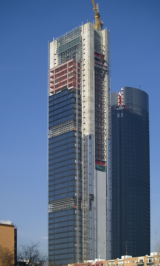 Torre Caja Madrid by Cesar Serrano