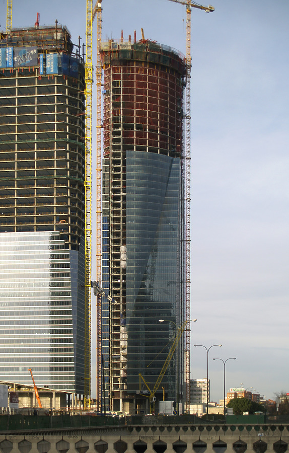 Torre Espacio by Cesar Serrano