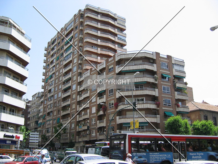 Avenida del Doctor Oloriz, 2 by Victor Carcedo