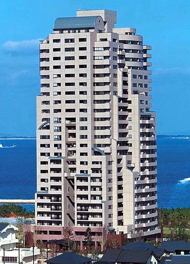 Atmos Momochi Tower by Takenaka