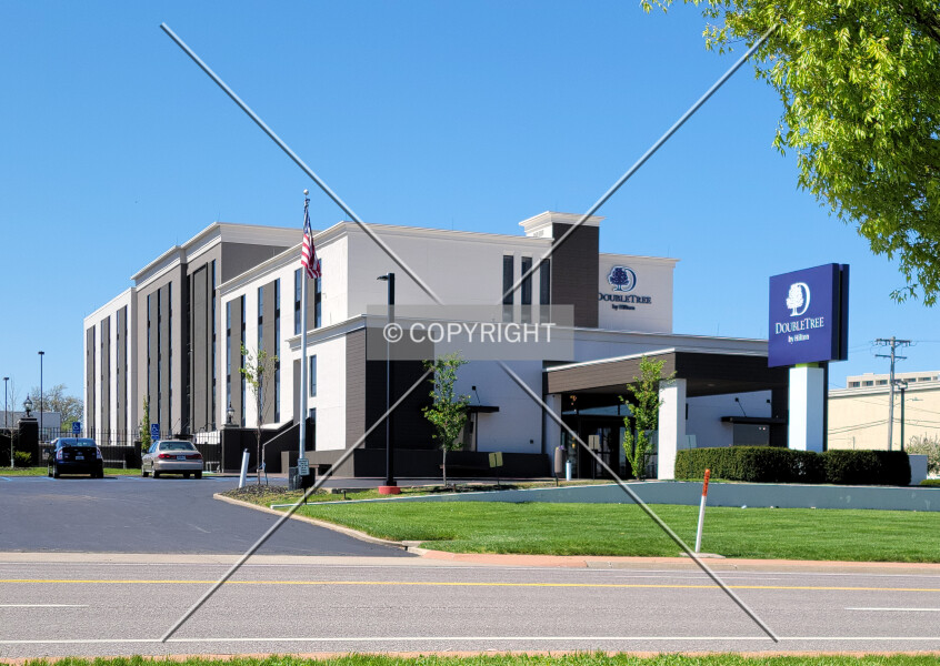 DoubleTree by Hilton St. Louis Airport