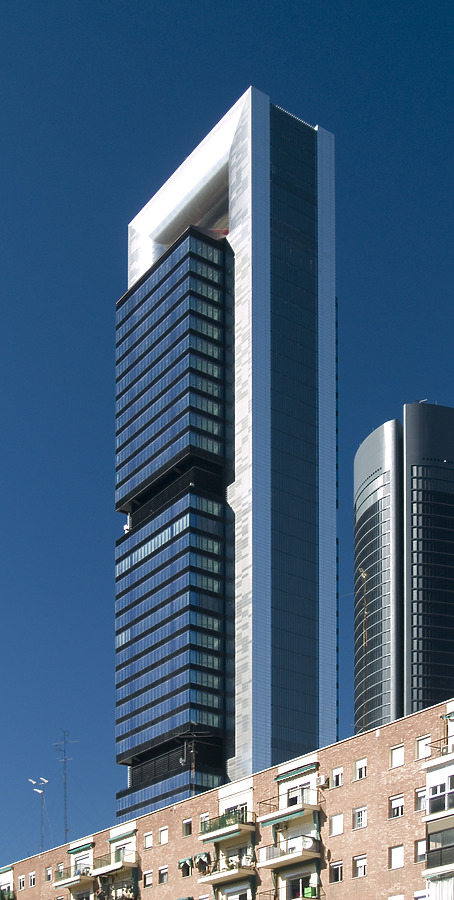 Torre Caja Madrid by Cesar Serrano