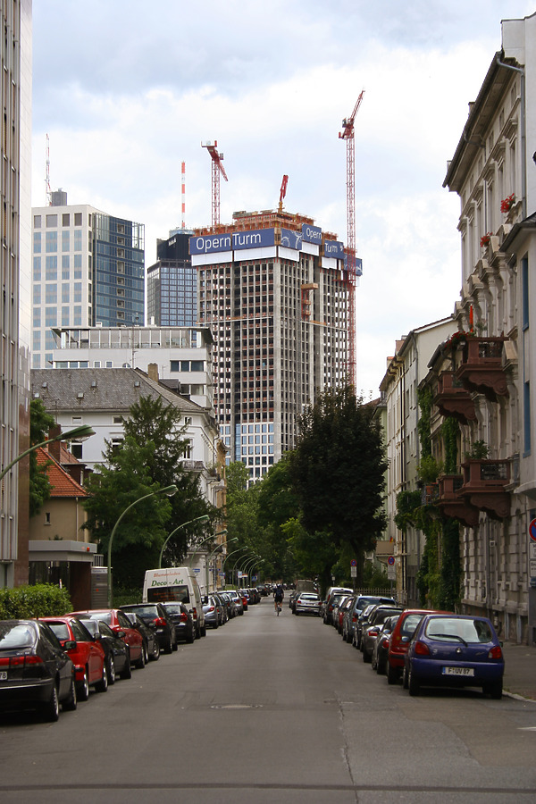 OpernTurm by Daniel Kieckhefer