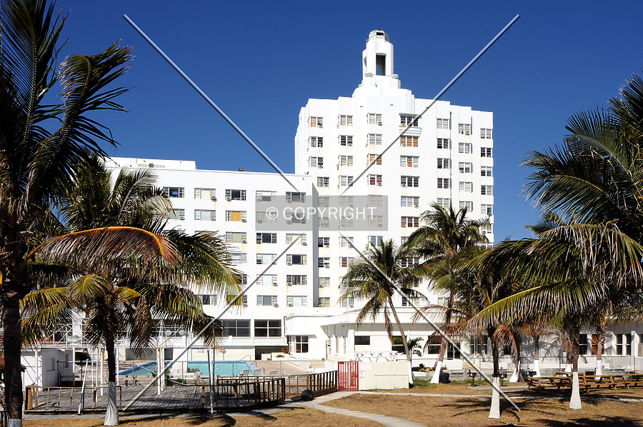 Versailles Hotel Condominium by Jorge Molina