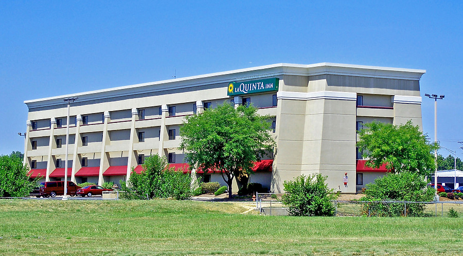 La Quinta Inn - Saint Louis / Hazelwood by Ryan Hildebrand