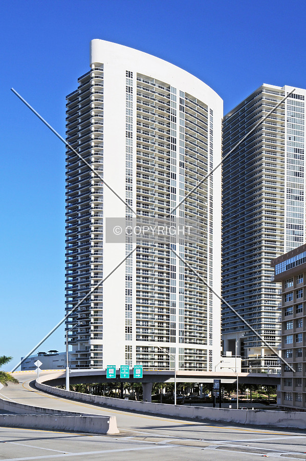 The Beach Club Tower 3 by Jorge Molina