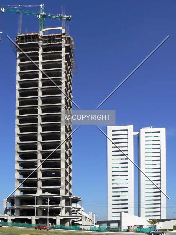 Torre JV III by Luis Ibáñez