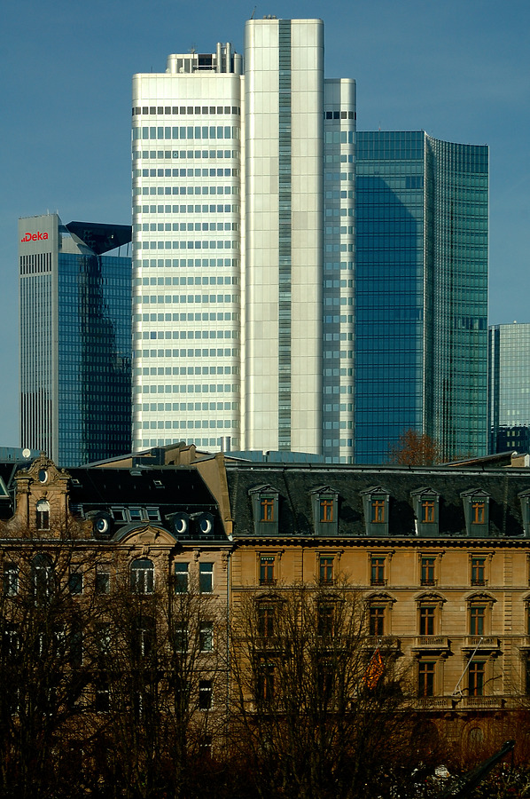 Dresdner-Bank-Hochhaus by David Guija